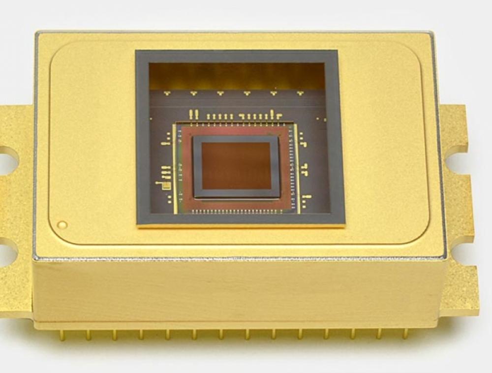New high-speed InGaAs area image sensor with a wider dynamic range, and increased speed and accuracy for plastic sorting and similar applications